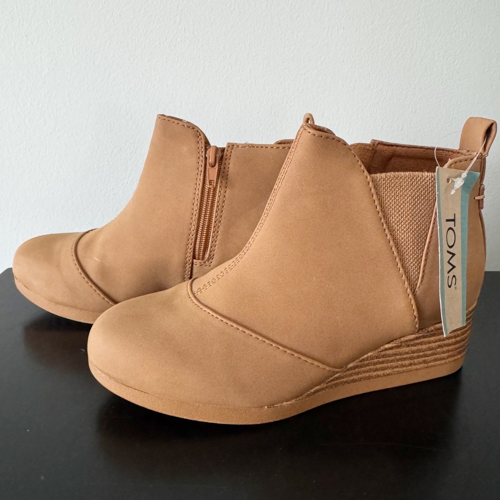TOMS Youth Kelsey Wedge Booties NWT‎ Tan Ankle Boots Sz 1 Boho Earthy Chic